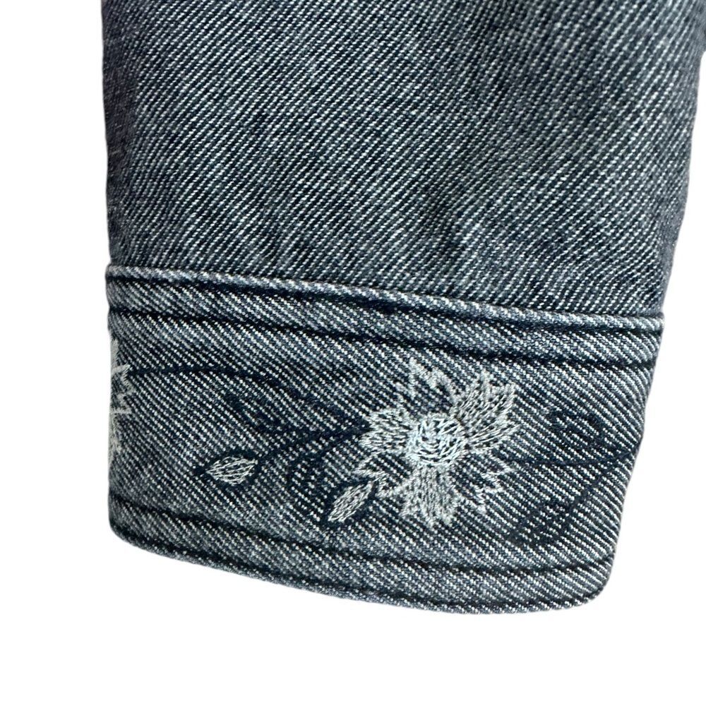 Liz Claiborne BLACK 1990s DISTRESSED EMBROIDERED FLORAL DENIM JACKET, Small - Picture 6 of 10
